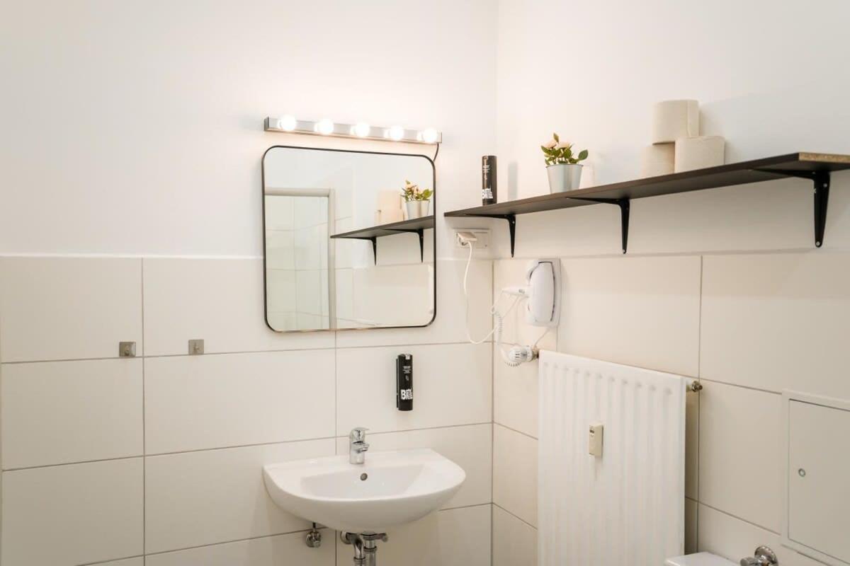 Spacious 3Br Plus Ac Self Check-In Street Parking Berlín Exterior foto