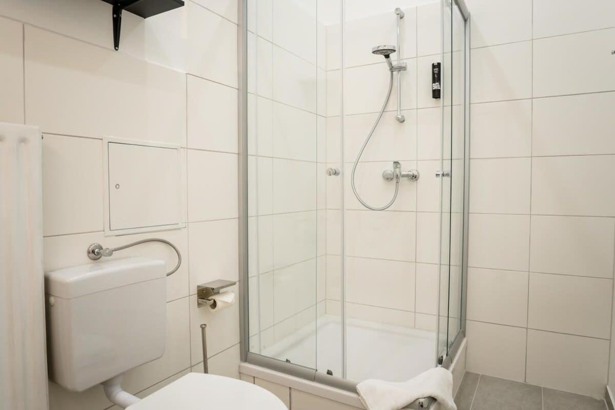Spacious 3Br Plus Ac Self Check-In Street Parking Berlín Exterior foto